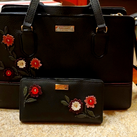 kate spade Handbags - Kate Spade Crossbody Purse and Wallet